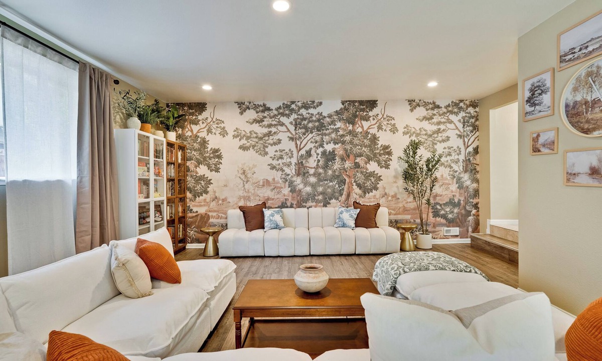 Almaden House | WFH + Corporate-Ready Stay - Modern Italian Villa Inspired Home - Library Lounge