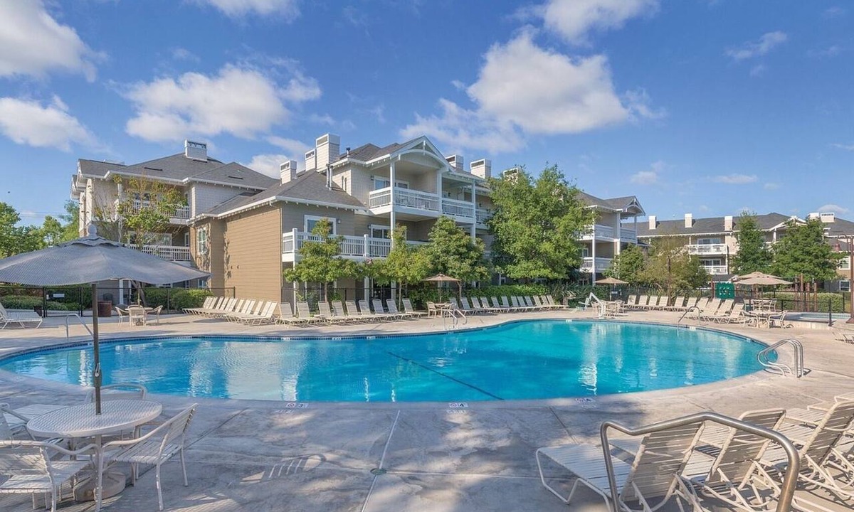 Windsor Condo | Windsor | Wine Country | Pool & Vineyards | 2BR Twin