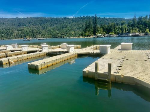 Wishon House | Wishon Cabin - Boat Slip - BBQ, Sleeps 14, Dogs Ok
