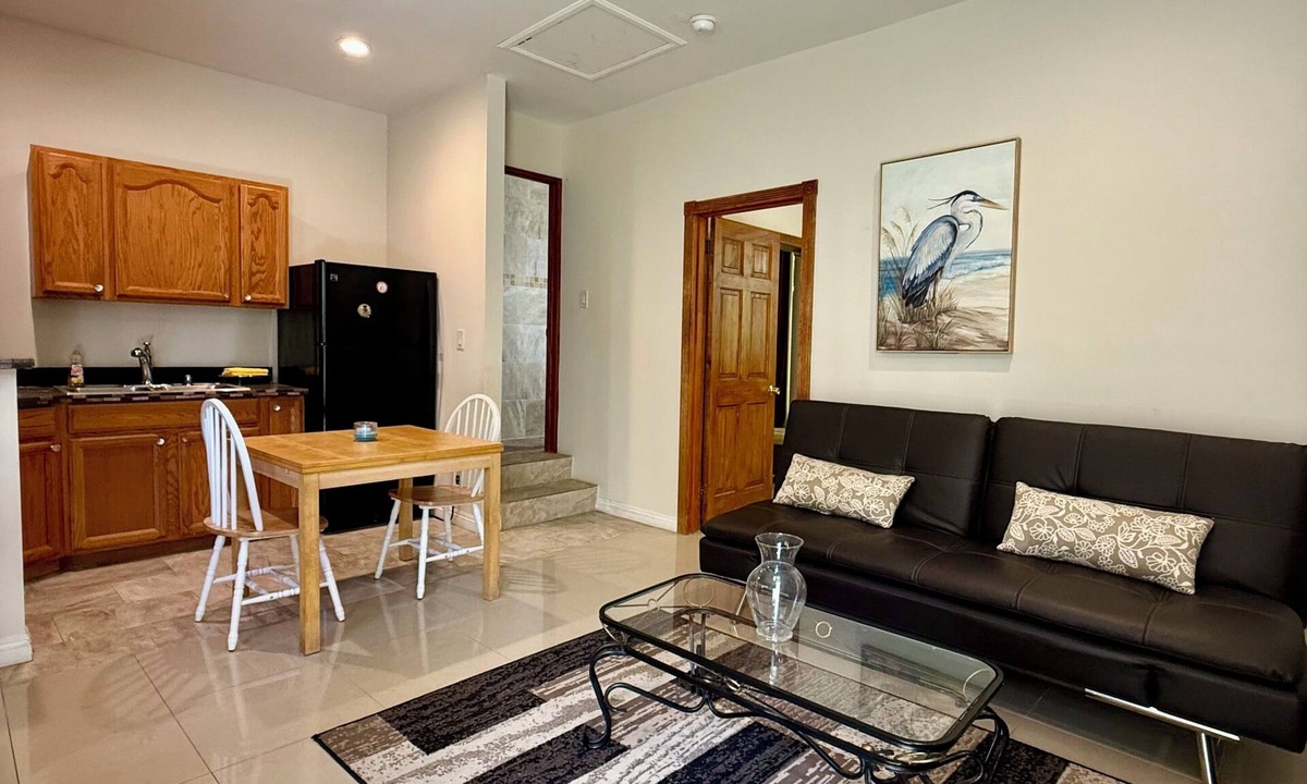 Woodland Hills House | Wonderful new 1-bedroom house in delightful Los Angeles with AC high speed WiFi