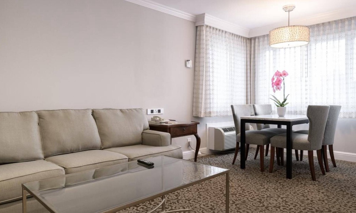West San Jose Hotel | Woodcrest Hotel Cupertino