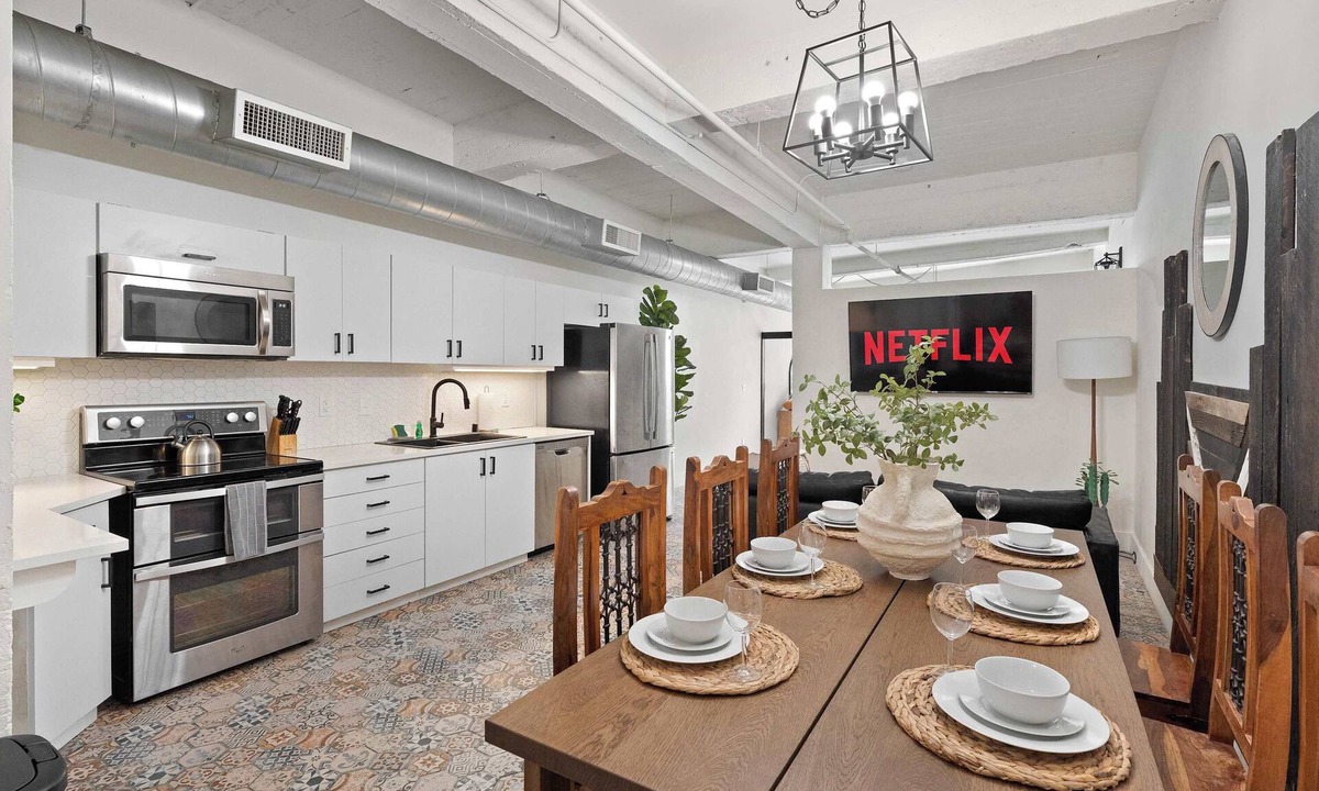 Gaslamp Quarter House | Woolworth Loft - Stylish Gaslamp Stay | Sleeps 8!