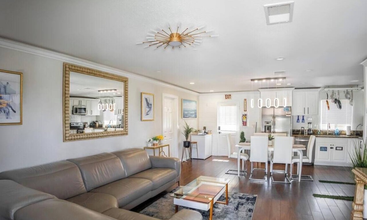 Lincoln Acres House | Xlnc Exotic Home Sunnyside 4b 2b by sdstay