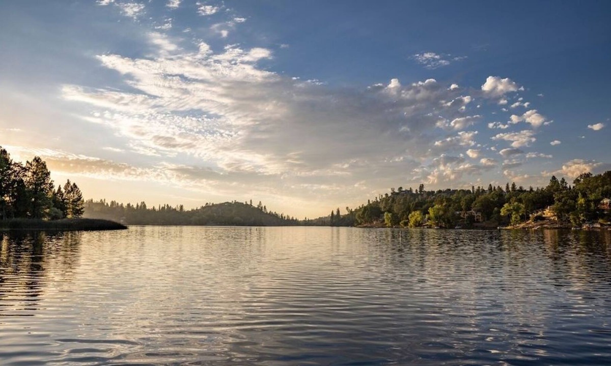 Groveland Cabin | Yosemite Basecamp - Yosemite Basecamp is a Gorgeous Pet-friendly Home Near the Pristine Pine Mountain Lake Golf Course by Redawning