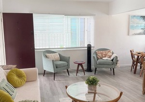 Beautiful unit in the heart of Belmont Shores!