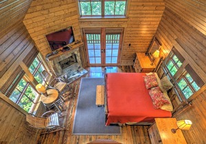 Cozy, updated cabin in Village of Cheshire/Black Mountain. Includes Biltmore! in Black Mountain