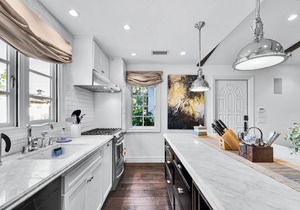 Location, Location, Location!!!! Located In The Heart Of Beverly Hills