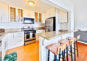 Oceanfront condo with amazing views, easy beach access & walkable location