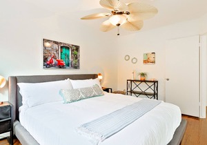 Oceanfront condo with amazing views, easy beach access & walkable location