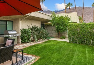 Palm Springs Hideaway: Private ground level condo with pool, hot tub, sauna & fitness center!