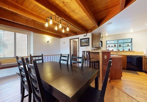 Pet Friendly, Spacious, Private Wash/Dryer. Near Golf Course & Walking Trails