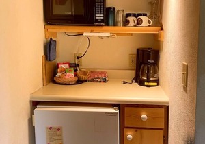 Sleeping Wolf Studio w/ski trail & river access, pool/hot tub in Winthrop