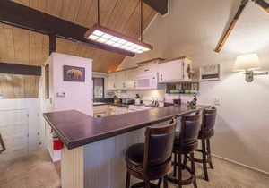 Steps from the Slopes! 2BR + Sleeping Nook Townhouse at Snow Summit