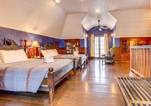 Two Riverfront Suites with Shared Infinity Pool, Balcony Views, WiFi, AC - Dogs OK in San Ignacio