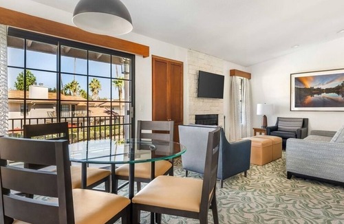 San Diego Country Estates Condo | 1 BDRM CONDO SALTWATER HEATED POOLS, HOT TUBS, RACQUET CLUB, 17 TENNIS COURTS