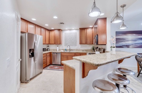 Pacific Beach House | 🏝1 block from beach🏡4 bed/4 bath🏄🏽‍♂️FASTwifi🚴🏽‍♂️A/C🚘Garage📺SMART TVs⛵️