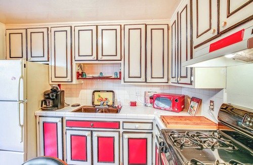 Eastside House | 1 Mi to Ocean! Home w/Rooftop Deck in Long Beach