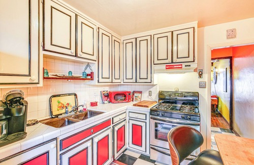 Eastside House | 1 Mi to Ocean! Home w/Rooftop Deck in Long Beach