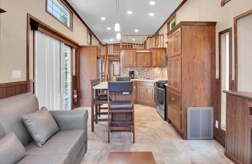 Pigeon Forge Cottage | 1BR Cottage Retreat with Loft near Dollywood
