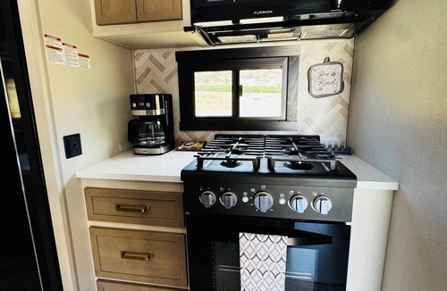 Lemon Cove House | 2-bedroom recreational vehicle in lovely Exeter with AC