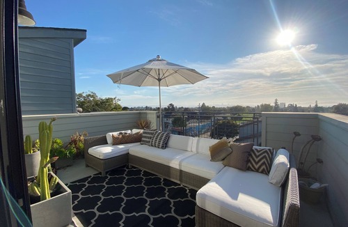 Upper Telegraph House | 2-bedroom + TV Room townhome in walkable Rockridge close to UC Berkeley and SF.