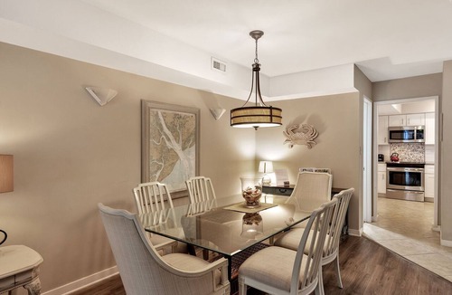 Harbour Town Condo | 2 BR TH 1.5 Bath Sofa Bed Sleeps 6 Harbour View with Patio Pool WIFI