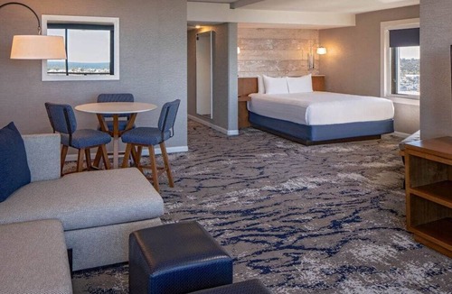 San Diego Hotel | 2 Connecting Suites at a 4⭐️ Hotel