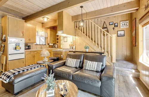 Arrowhead Villas Cabin | 2 Mi to Lake Arrowhead: Pet-Friendly Cabin