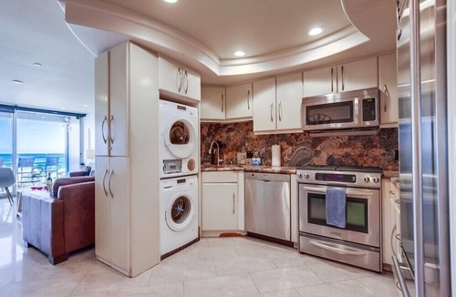 Mission Beach House | 2 Ocean Front Units ★ 2 Patios ★ 2 Levels