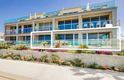 Mission Beach House | 2 Ocean Front Units ★ 2 Patios ★ 2 Levels