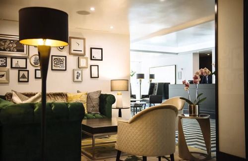 Norma Triangle Hotel | 2 Suite with Kitchen l Rooftop Pool l Near The Grove Shopping & Beverly Center