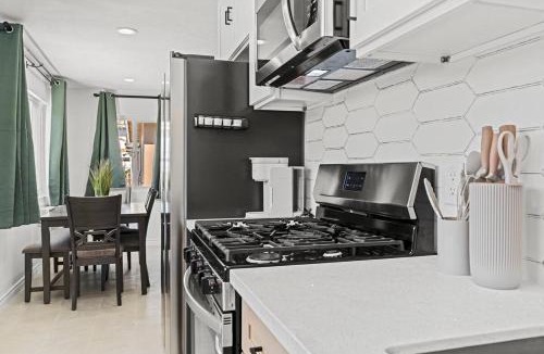 Tustin House | 20 Percent OFF Monthly Luxury 3BR Getaway