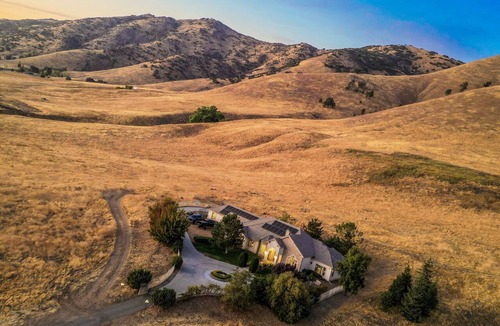 Bear Valley Springs House | 200-acre vineyard estate: swim spa, theater & game room