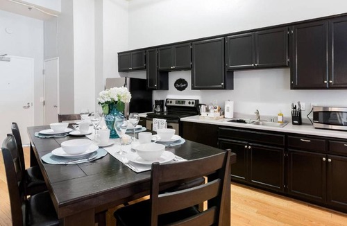 Gaslamp Quarter Hotel | 2BR Downtown Suite Free Parking - Conv Center