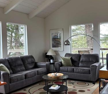 Occidental House | 2BR Estuary Views with Spa and Easy Ocean and River Access