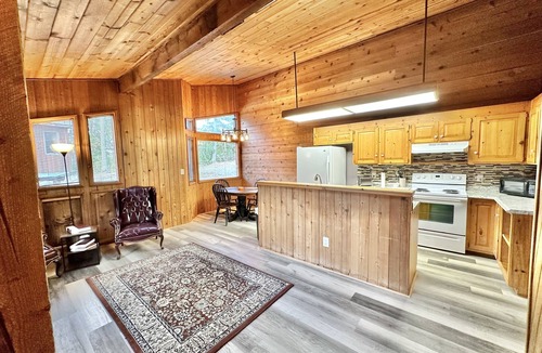 Campobello Cabin | 2br Queen Eagles Cabin in Campobello SC near upcoming Saluda Trail