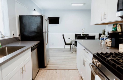 NoHo Arts District Villa | 2BR TOWNHOME with PRIVATE ROOFTOP DECK & CARPORT PARKING (p30)