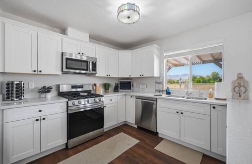 Bullhead City House | 3 bed/2 bath River/Mountain Views,just steps to the Colorado River & Rotary Park
