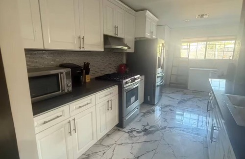 Panorama City House | 3-bedroom house in enchanting in LA with AC fitness area and swimming pool
