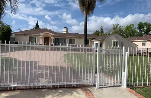 Tarzana House | 3-bedroom house, pool and other amenities in amazing Tarzana area of Los Angeles
