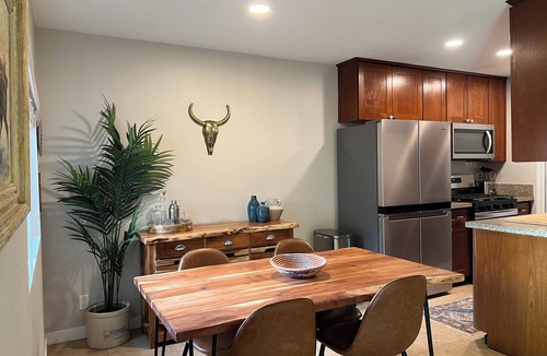 San Luis Rey House | 3 bedroom twin home 5 miles to beach, 2 miles to Camp Pendleton in Oceanside