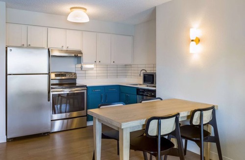 Oyster Point Hotel | 3 Convenient Units | Indulge in Home-Like Comfort! Near Conservatory of Flowers