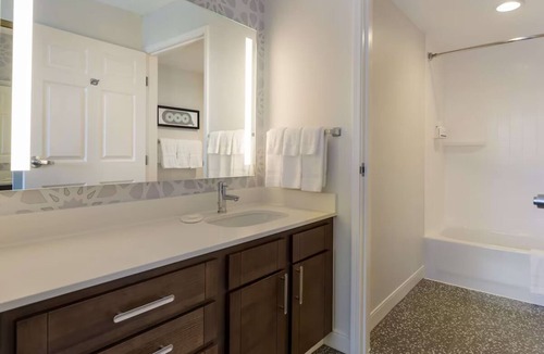 Oyster Point Hotel | 3 Convenient Units | Indulge in Home-Like Comfort! Near Conservatory of Flowers