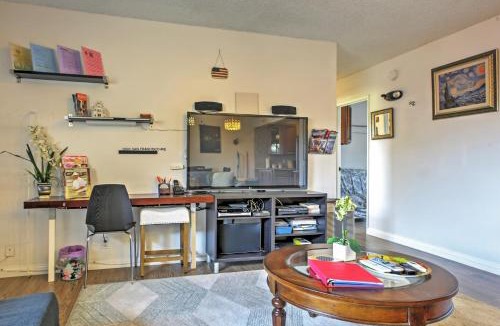 South Wrigley House | 3 Mi to Dtwn Dining! Long Beach Condo w/Balcony