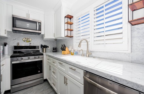 Balboa Island Apartment | 3 Properties From the Beach