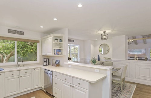 Del Monte Forest House | 3877 Sea Esta~ Beautifully Remodeled, Near Golfing