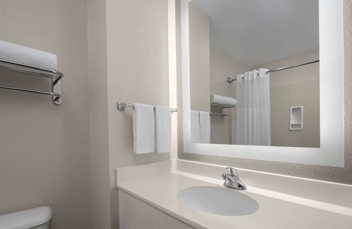 Snail Hotel | 4 Executive Suites | 1 Bed Each | Near Dining & Shopping