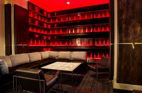 San Jose Hotel | 4 Spacious Units Close to Washington Park! Parking & Outdoor Swimming Pool