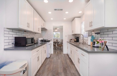 Bakersfield House | 5 min Walk to Panorama Bluffs! Preserve Trails Family-sized House 5 Beds Sleep 8