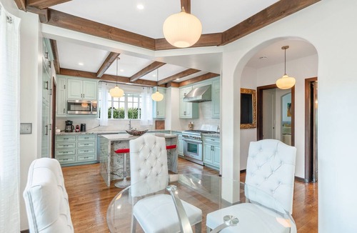 North Arroyo House | 5-Min Walk To Rose Bowl - Luxe Estate!